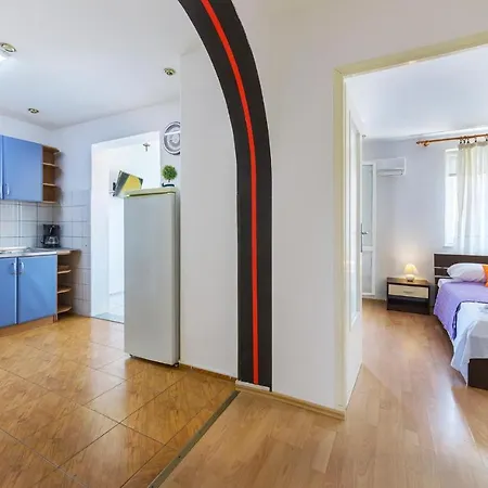 2 Bedroom Stunning In *