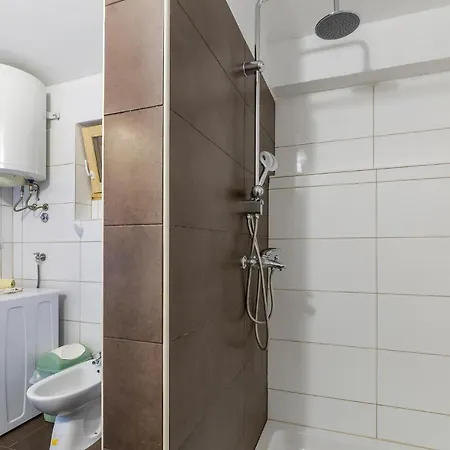 2 Bedroom Stunning In * פולה