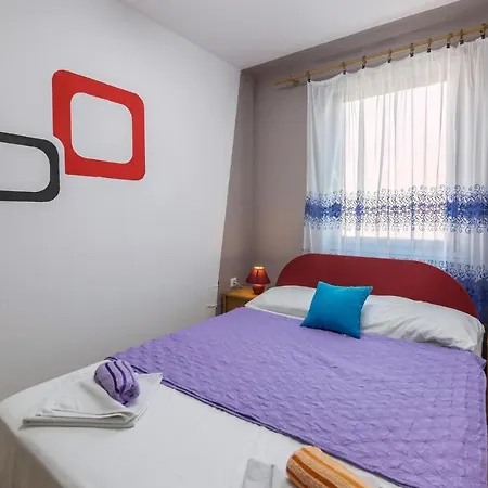 2 Bedroom Stunning In דירה פולה