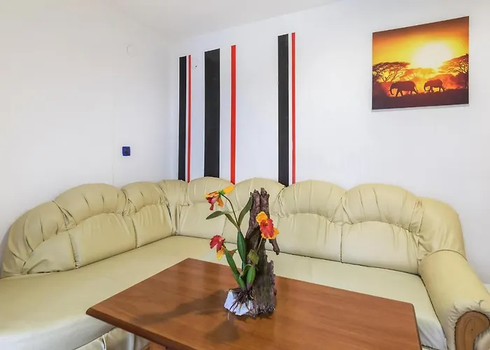 2 Bedroom Stunning In Apartmán Pula