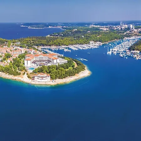 2 Bedroom Stunning In *