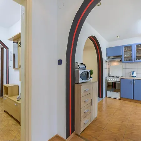 In With Kitchen Pula