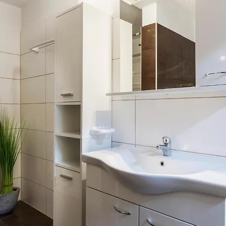 In With Kitchen Pula