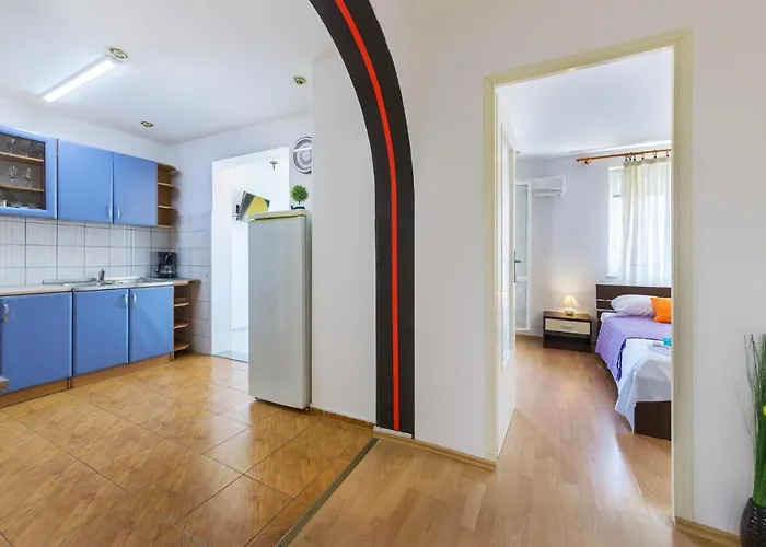 2 Bedroom Stunning In *